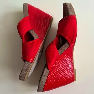 Ann Marino Red Vegan Snakeskin Wedge Heels w/ Peep Toe - size 7/7.5